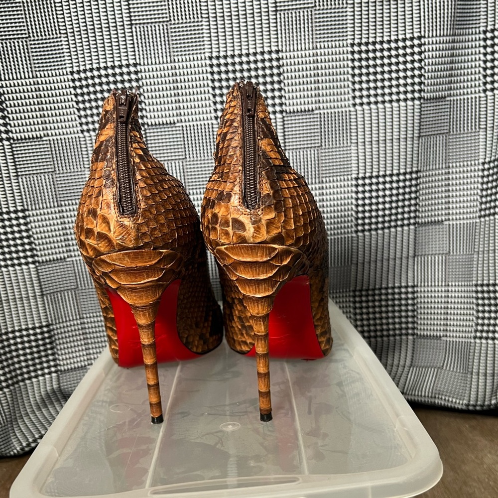 Snakeskin Louboutin size 39
